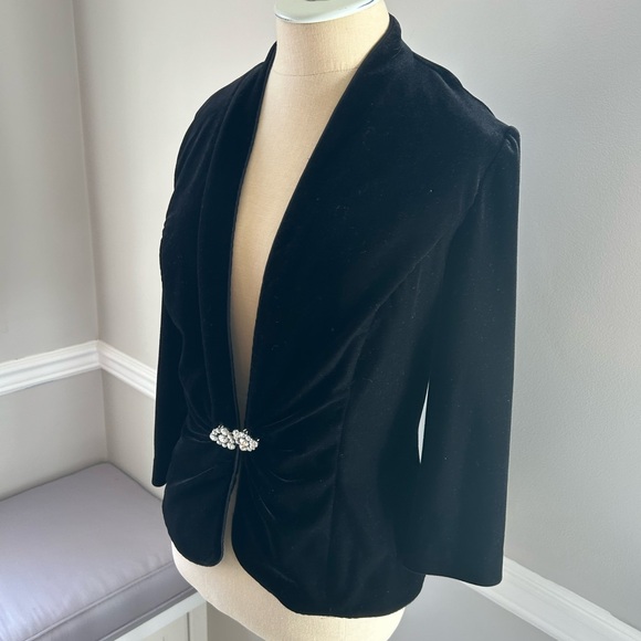 Velvet Evening Jacket Blazer. Jewel closure - Picture 4 of 7